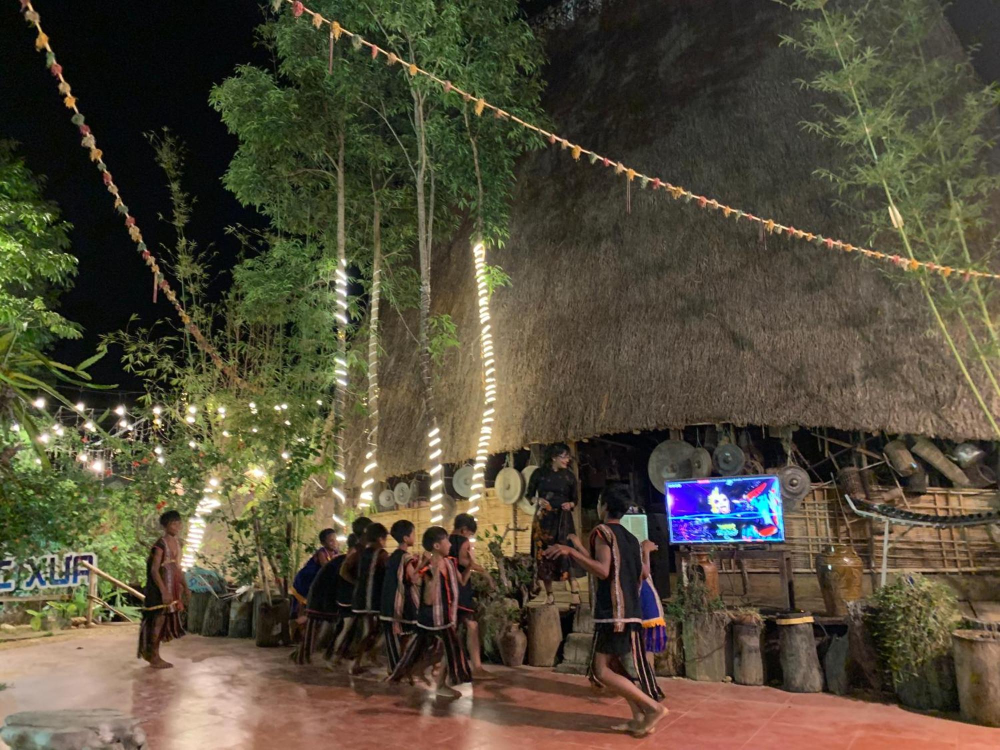 Khu Du Lich Sinh Thai, Nghi Duong Homestay Hoang Anh - Kon Xom Luh Κον Τουμ Εξωτερικό φωτογραφία